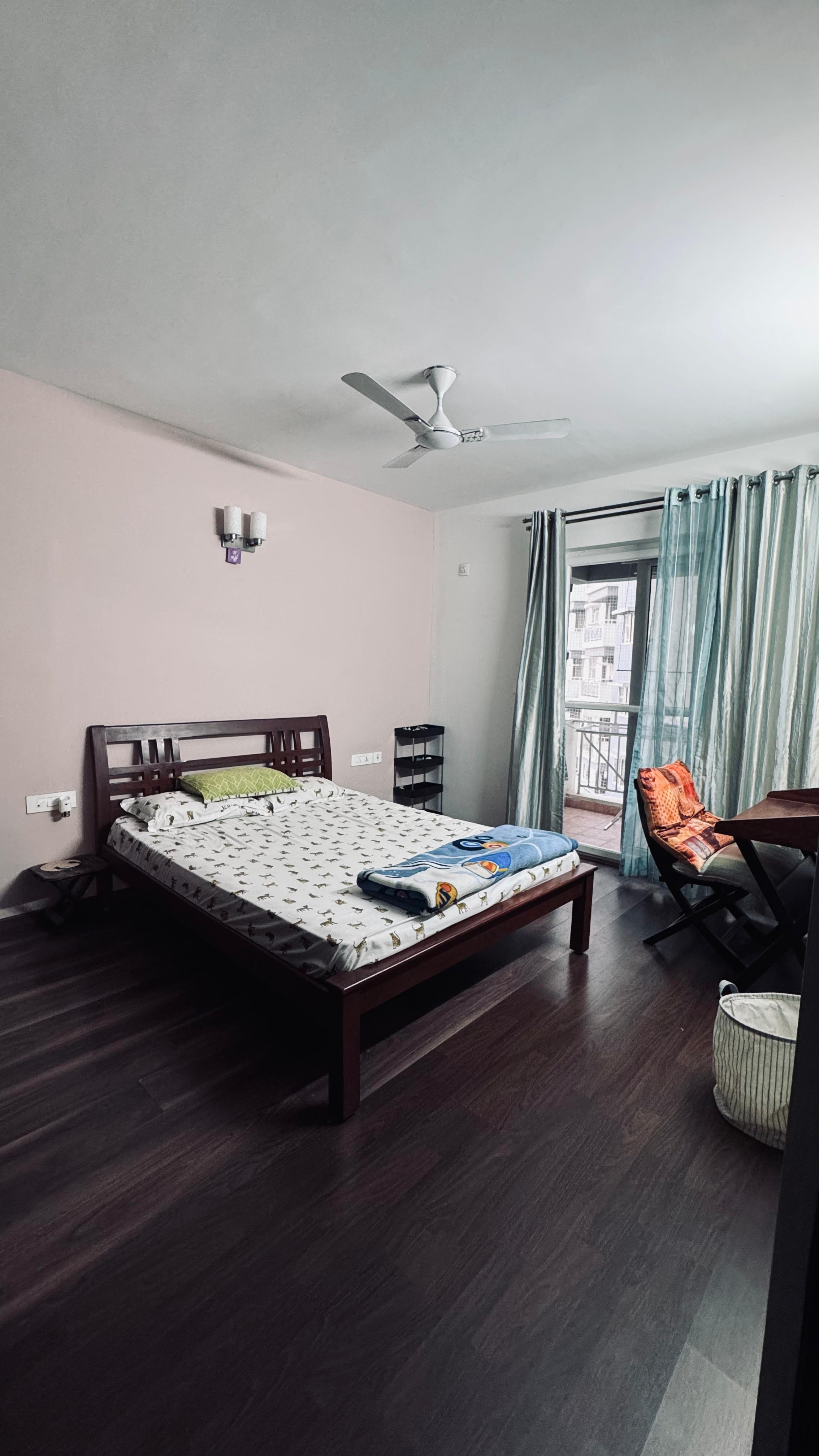 Dechen apartmaent - Tap to explore photos