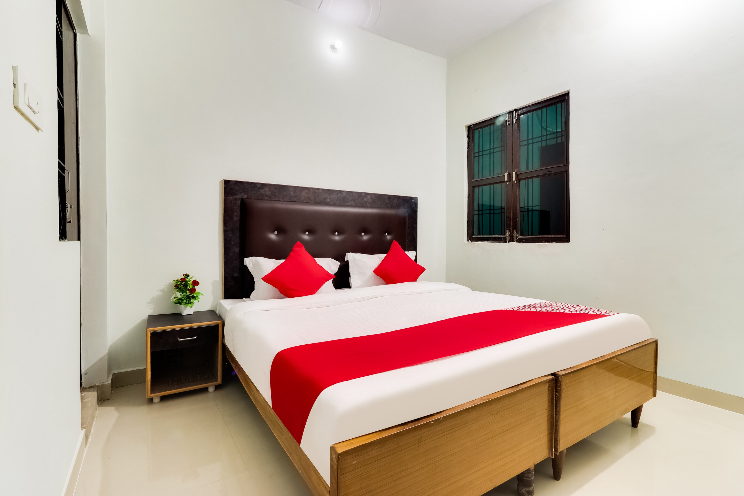 Oyo 45285 Hotel Ganpati Inn Lucknow Use Code Oyopaynow To Avail