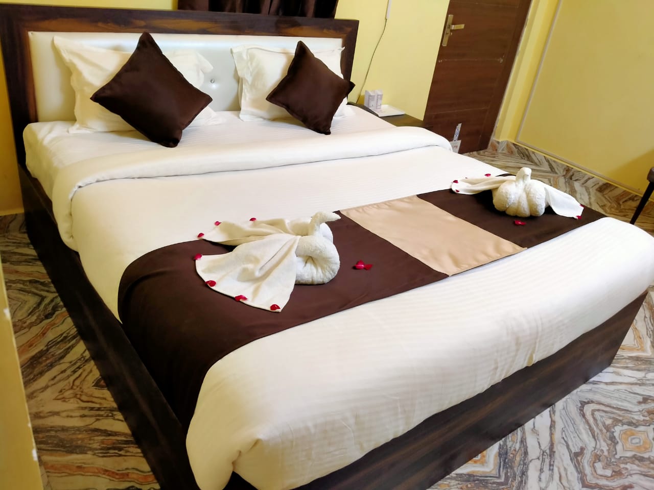 Hotel Shree Mahalaxmi - Tap to explore photos