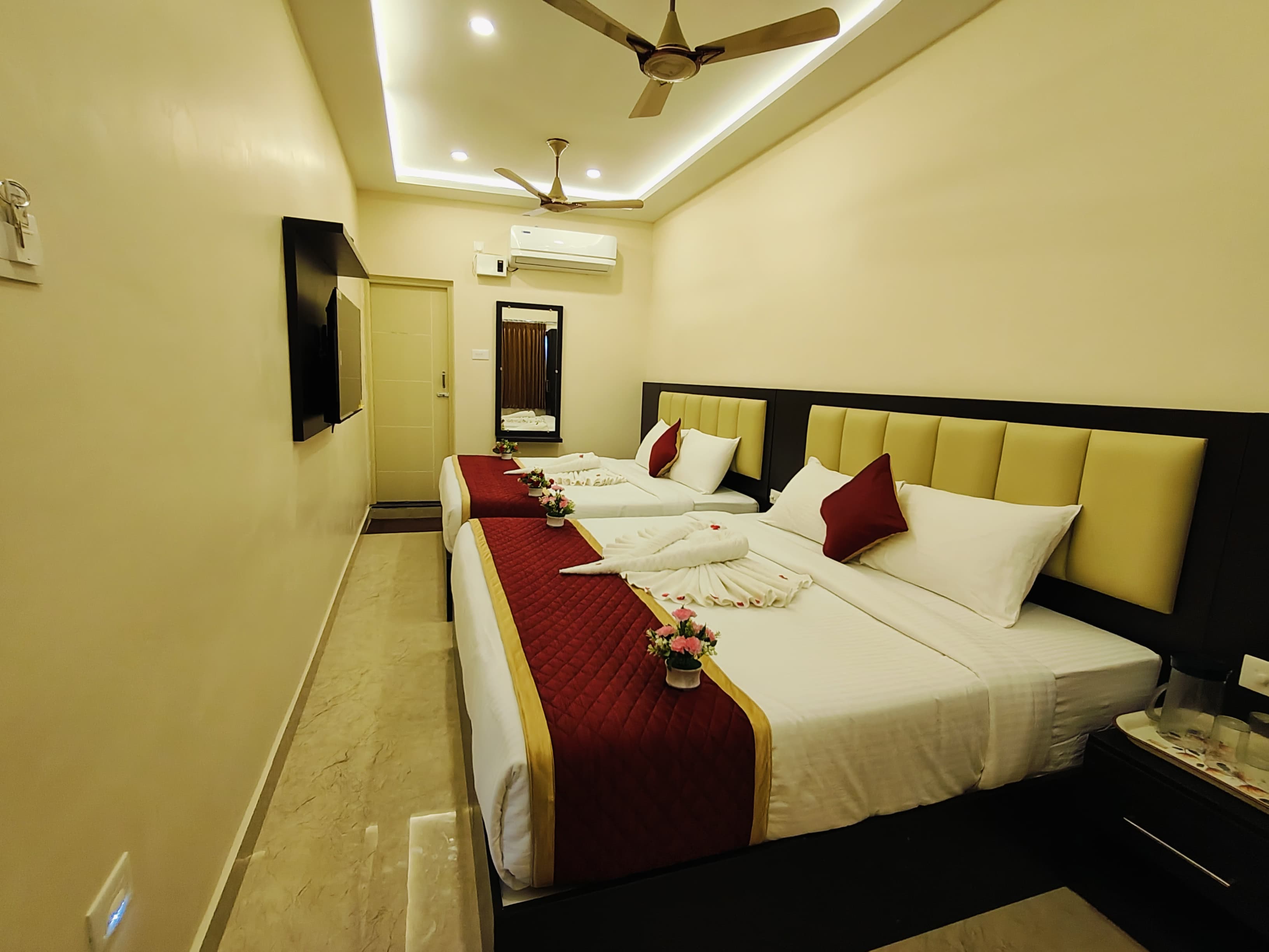 SRI KANTHAN RESIDENCY - Tap to explore photos