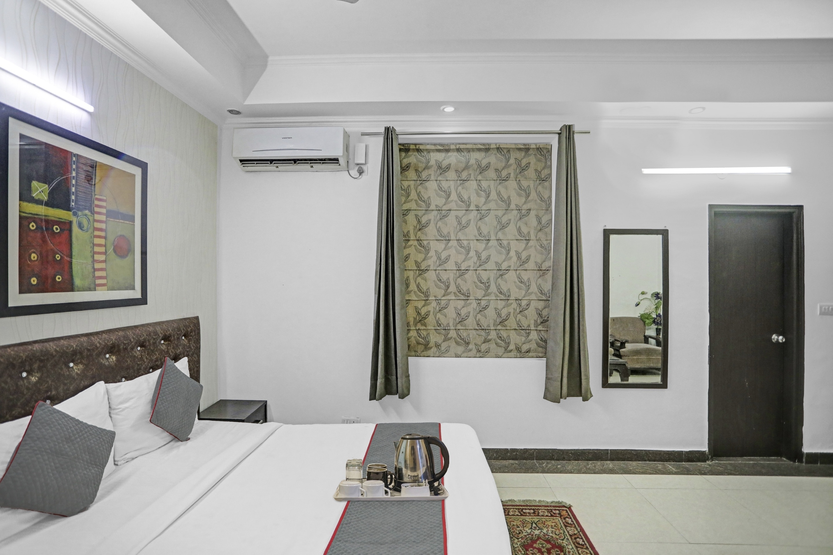 Townhouse Happy Keys Near Iskcon Temple Noida - Tap to explore photos