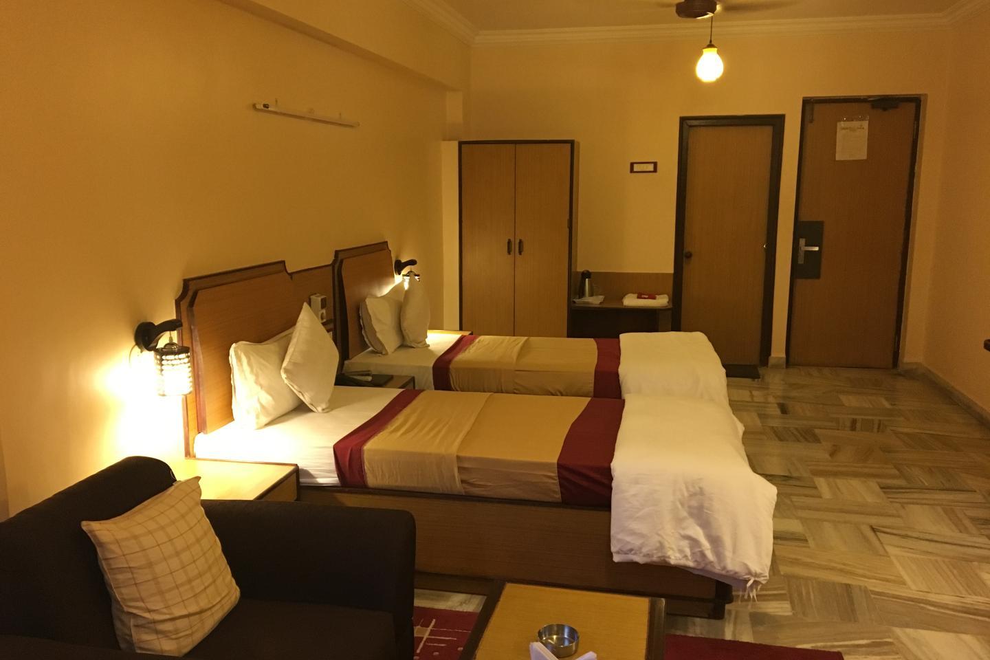 Reviews of Hotel Woodlands - Hotel in Vapi Reviews of Hotel Woodlands - Hotel in Vapi
