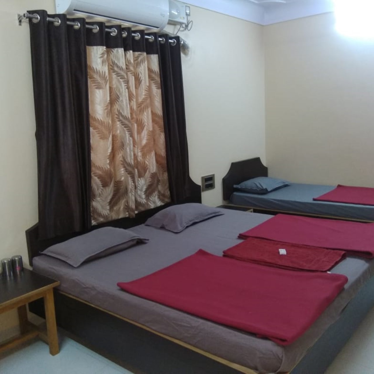 Hunjar House Hotel MATHERAN - Tap to explore photos