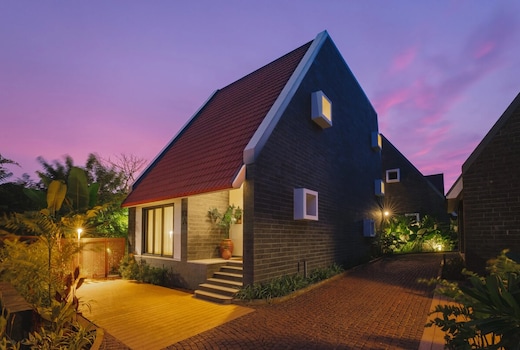 Kasu Zama | Luxury 4BR Private Pool Villa, 10 Min to Vagator Beach