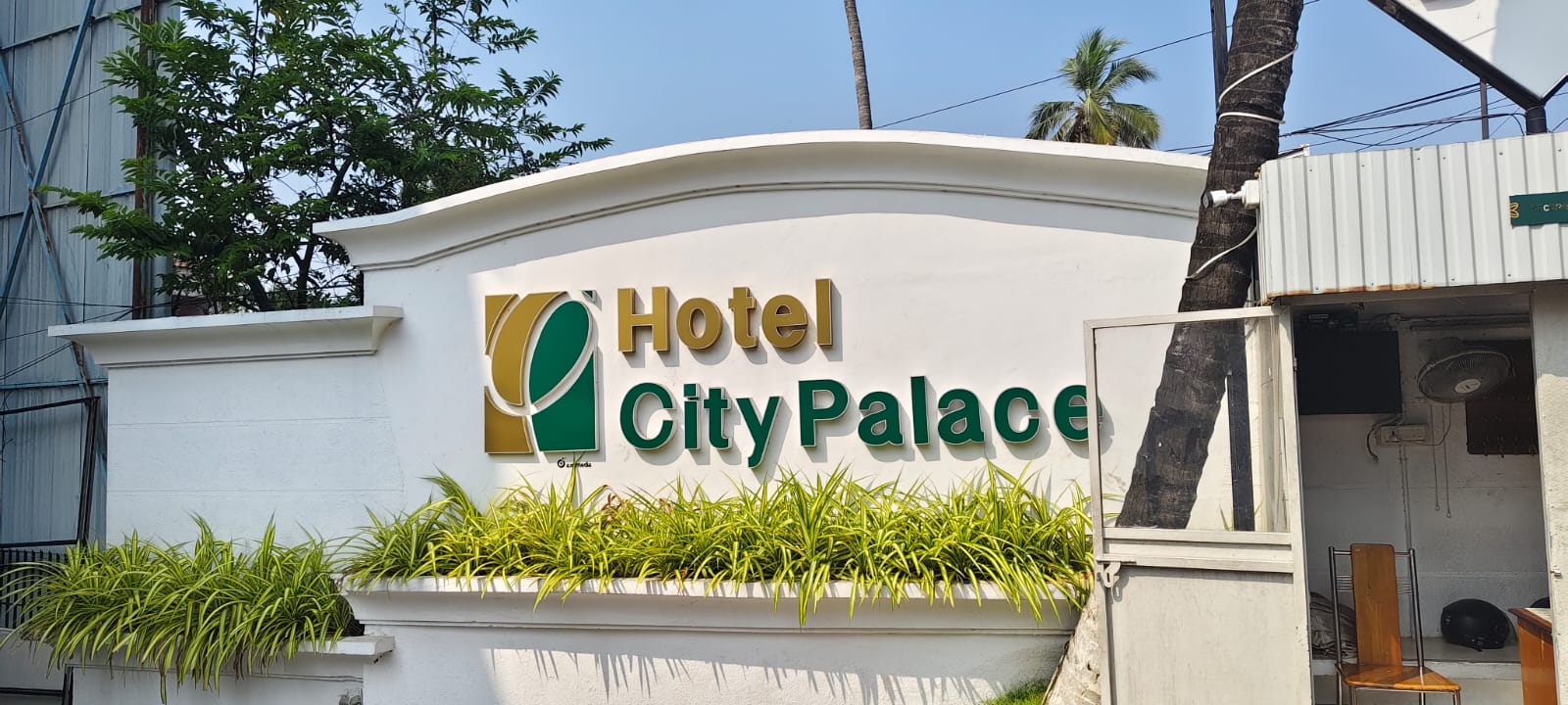 Hotel City Palace - Tap to explore photos