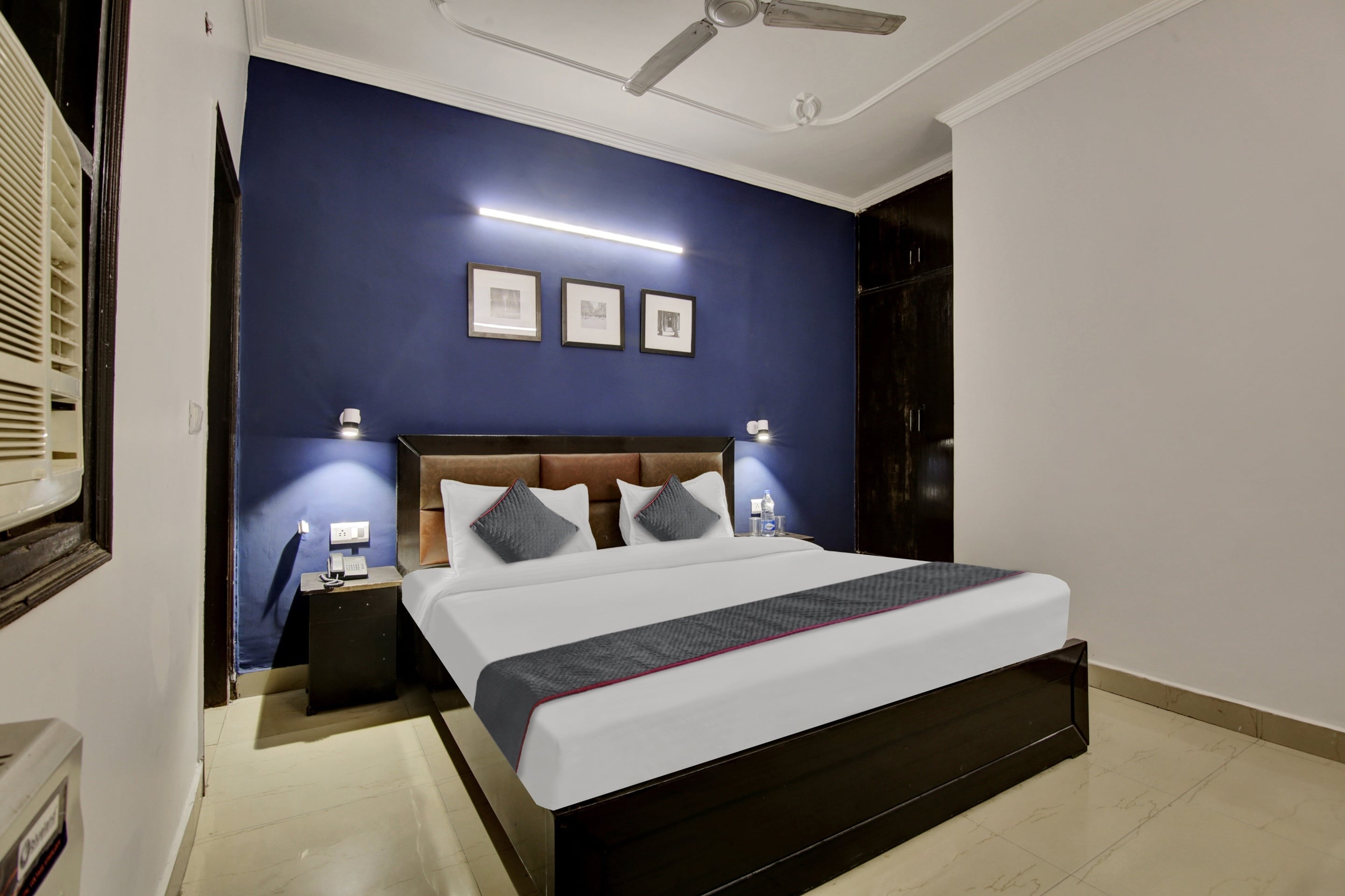 Super OYO Townhouse Saket Residency Near Saket Metro Delhi - Tap to explore photos