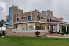  Hotel Four Season (Close to Ajanta & Ellora Caves), Sillod