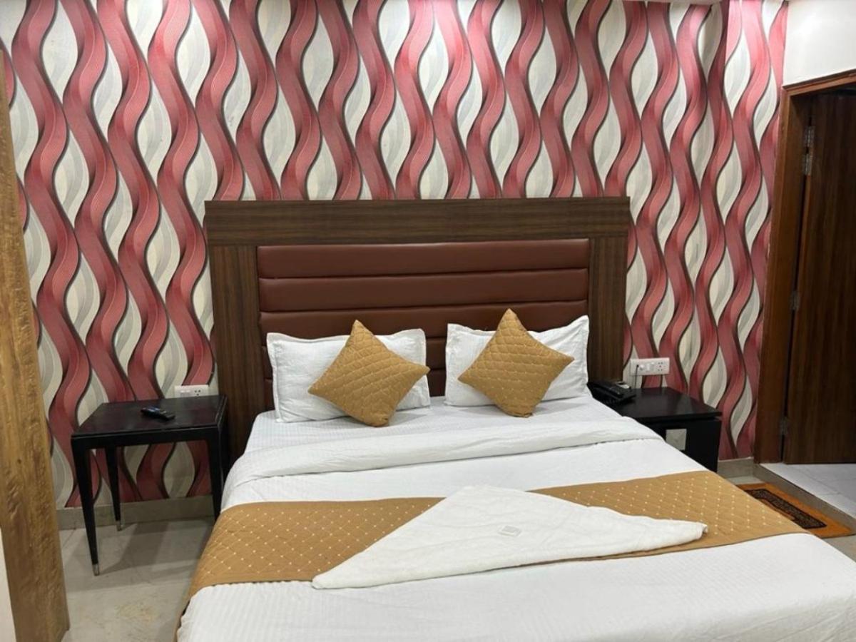 Shanti Stay Near IGI Airport - Tap to explore photos