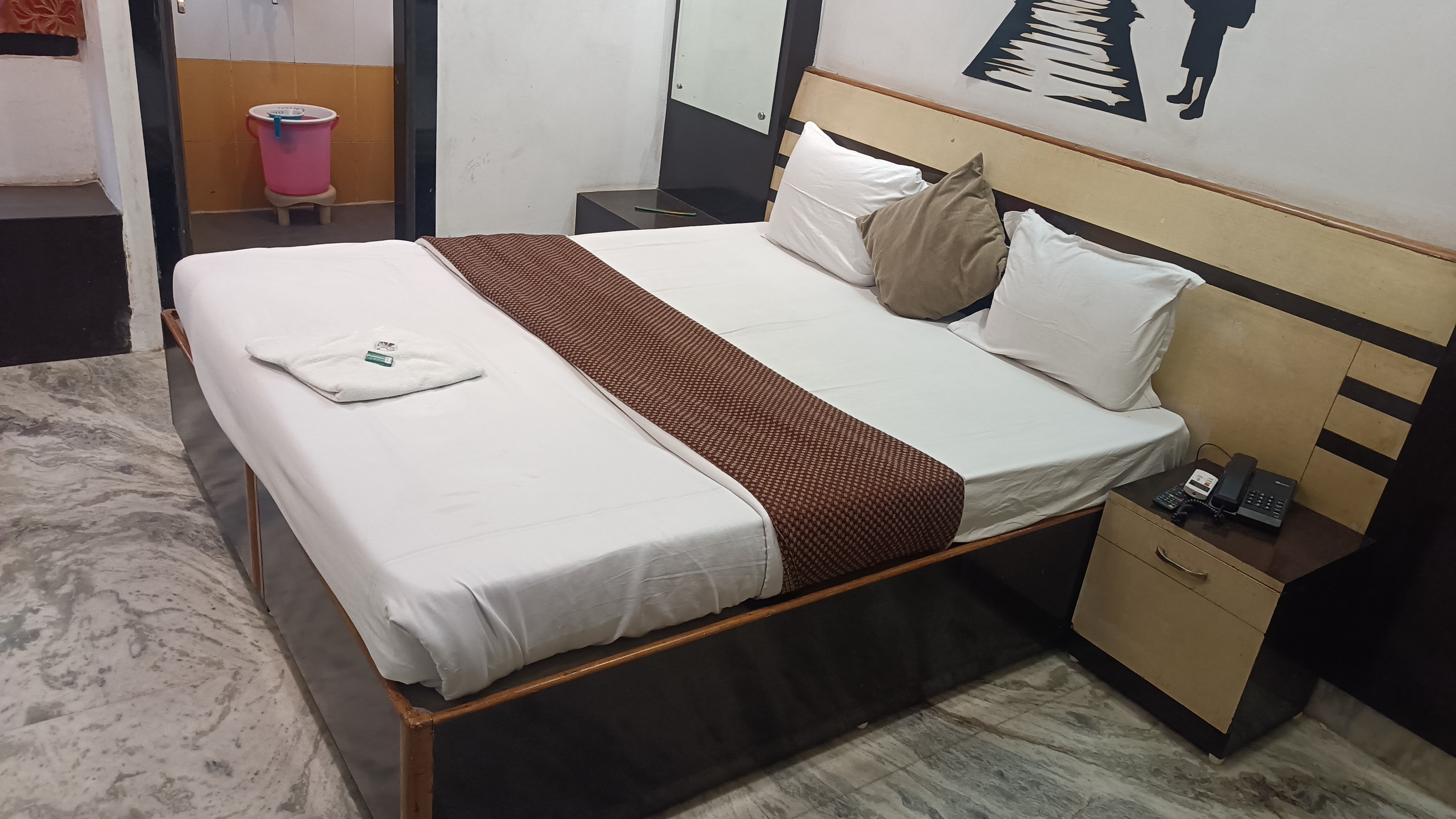 Hotel Ronak Plaza - Tap to explore photos