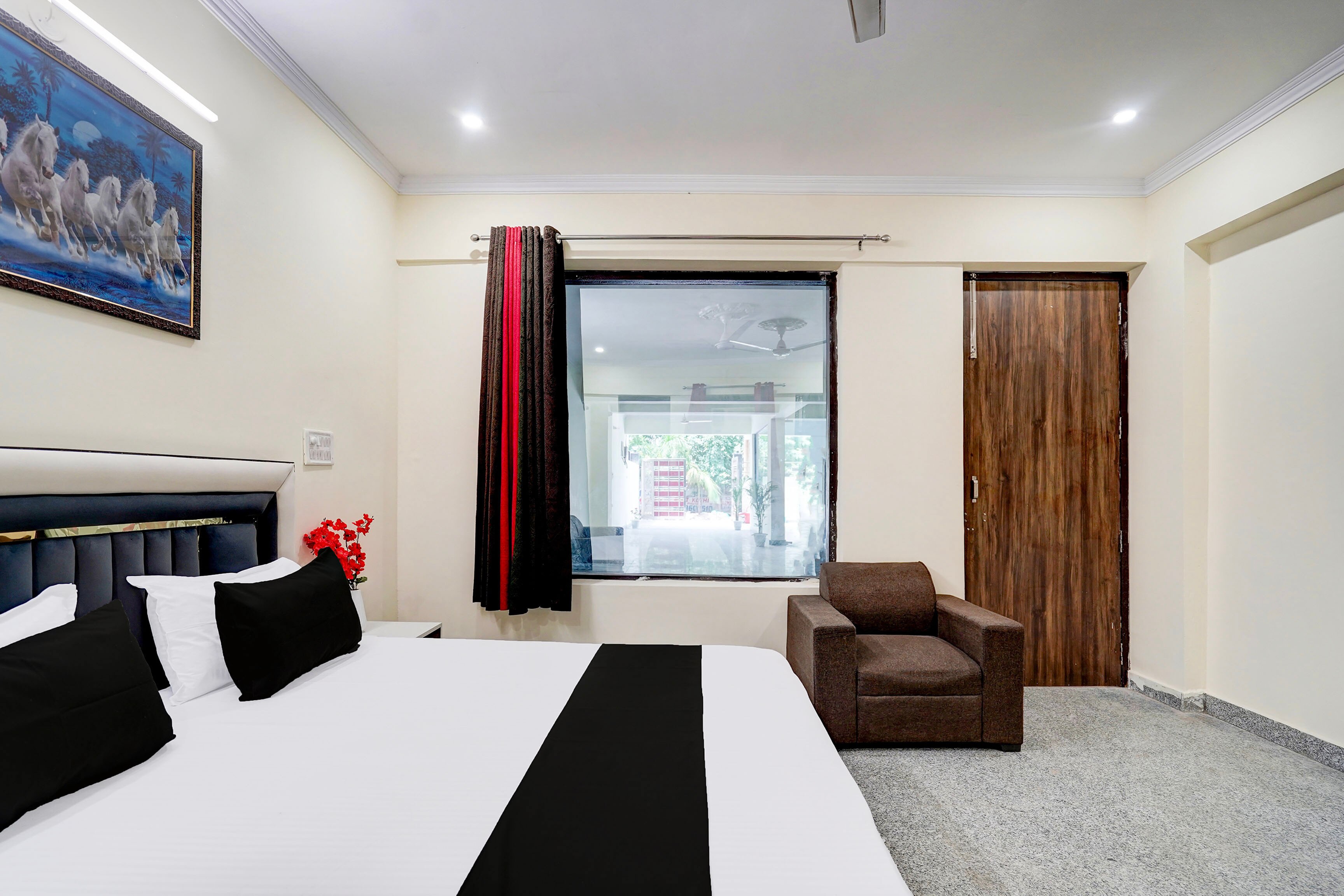 Hotel O Comfort Stay Inn - Tap to explore photos