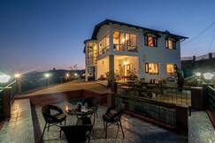 Hilltop Mountain Serviced Villa Near Mukhteshwar, Mukteshwar