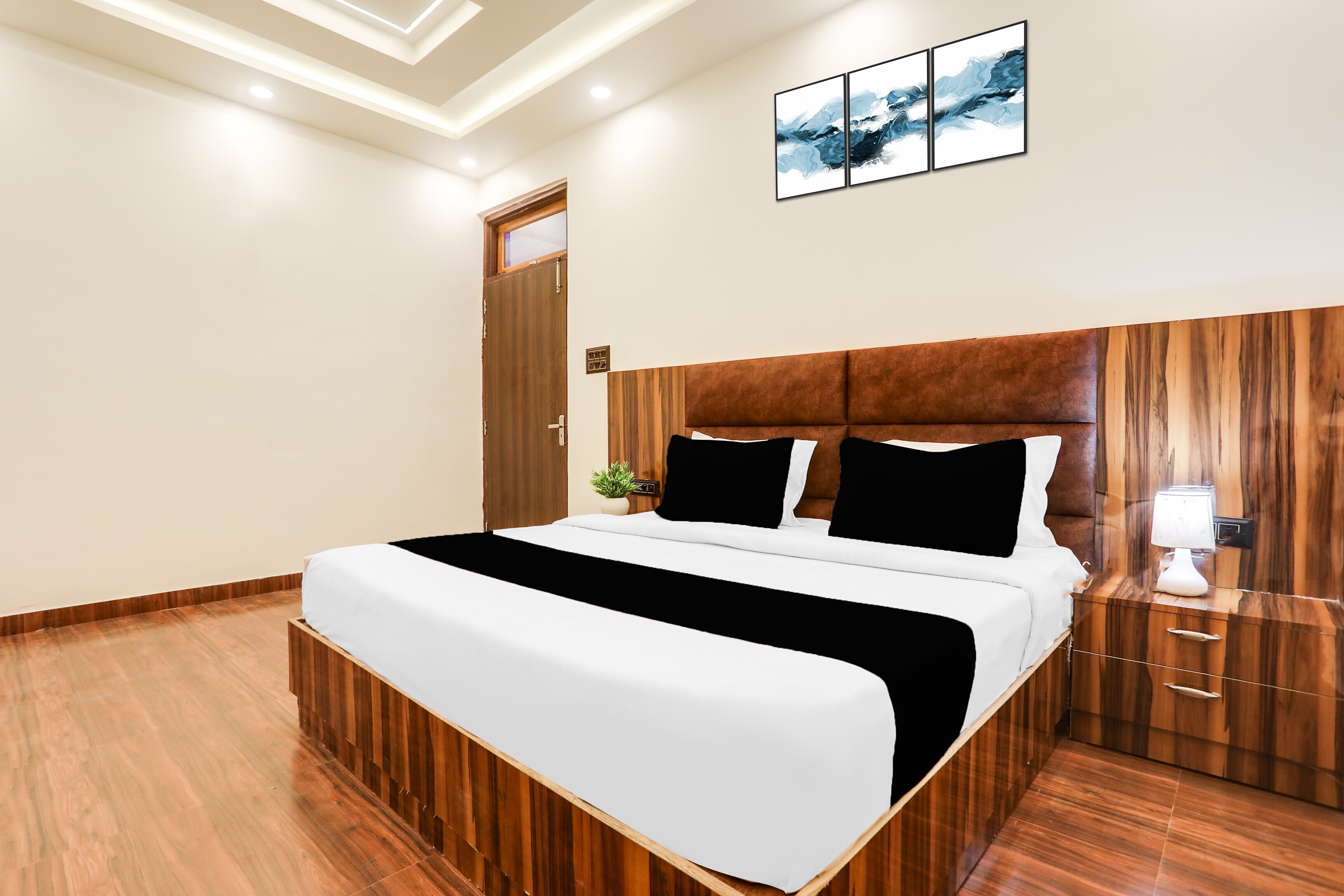 HOTEL O NIDHIVAN PALACE - Tap to explore photos