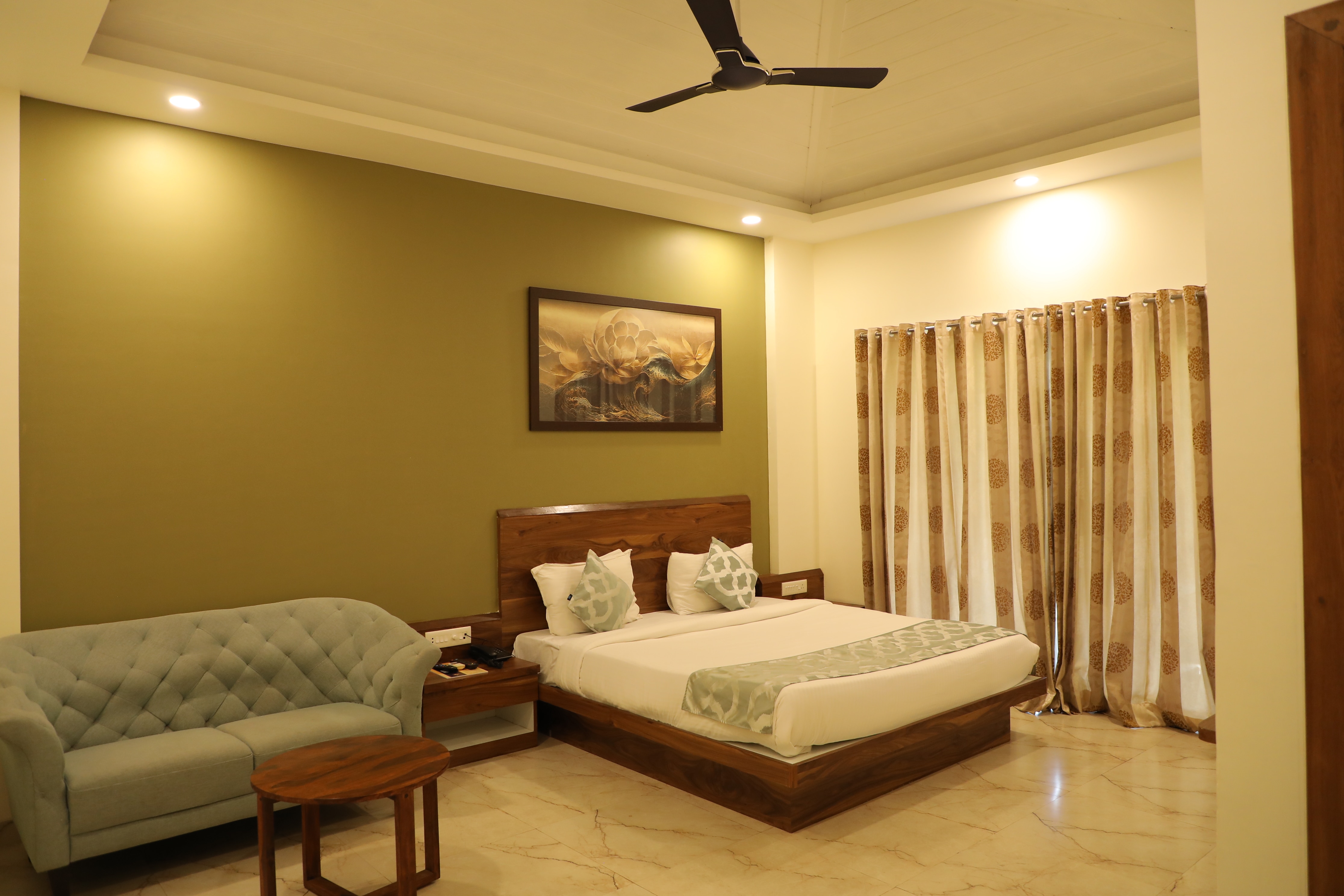 Hotel Amora Premium - Tap to explore photos