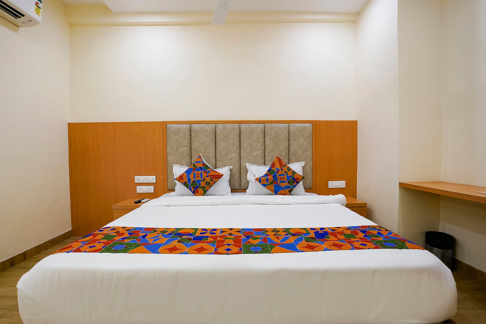 FabHotel 7 Square - Nr. BKC - Tap to explore photos