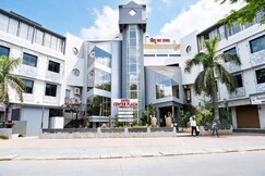 Hotel Center Plaza, Akola