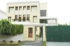 Hotel Tavisha Villa Golf Course Road, Gurgaon