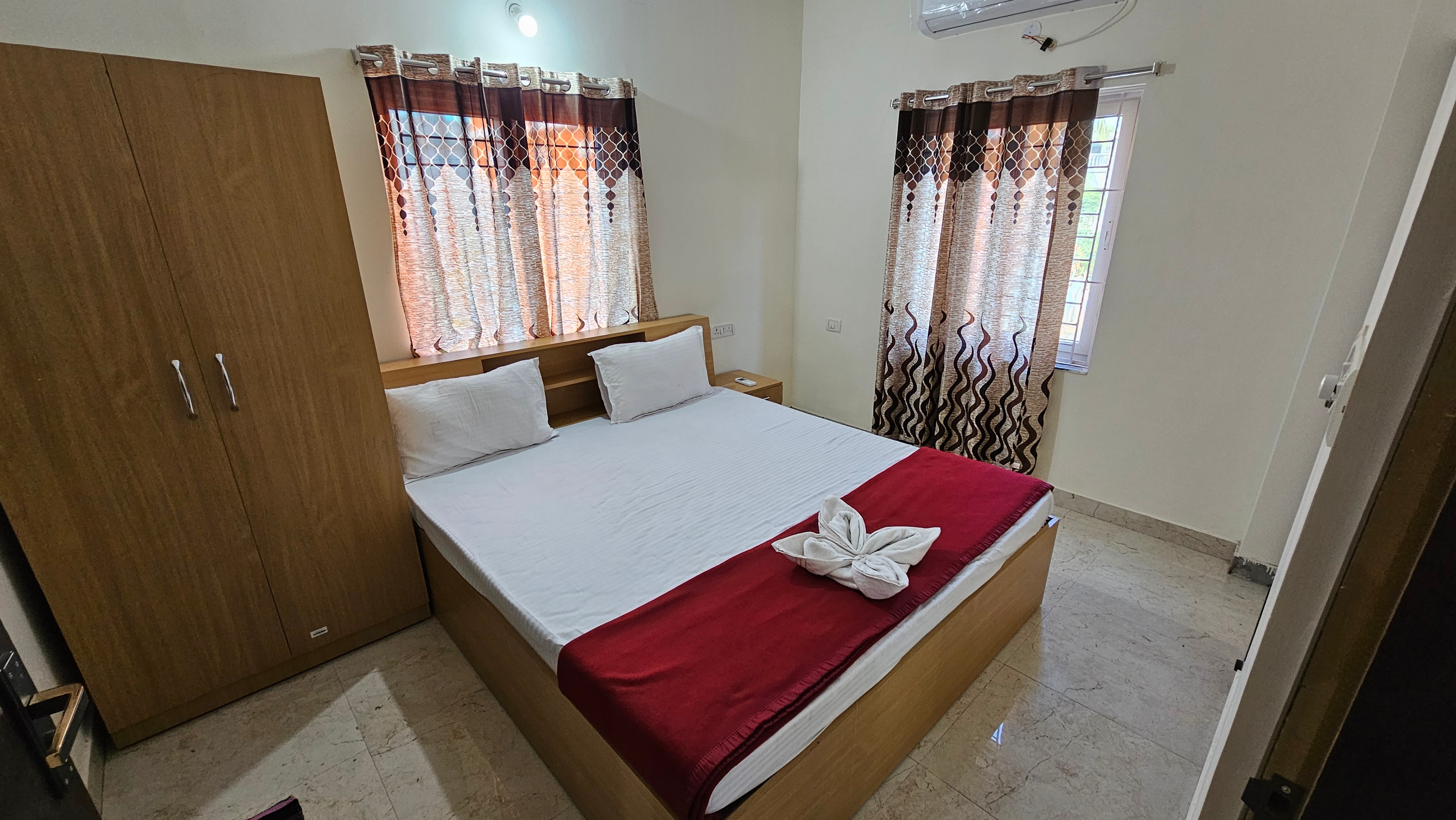 Vensa 1BHK Entire Apartment On The Grand Road - Tap to explore photos