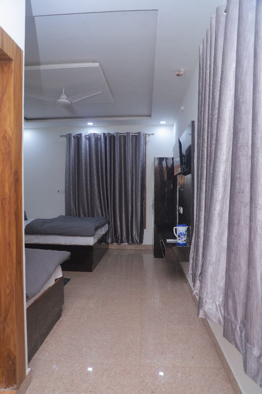 Hotel Neelkanth - Tap to explore photos