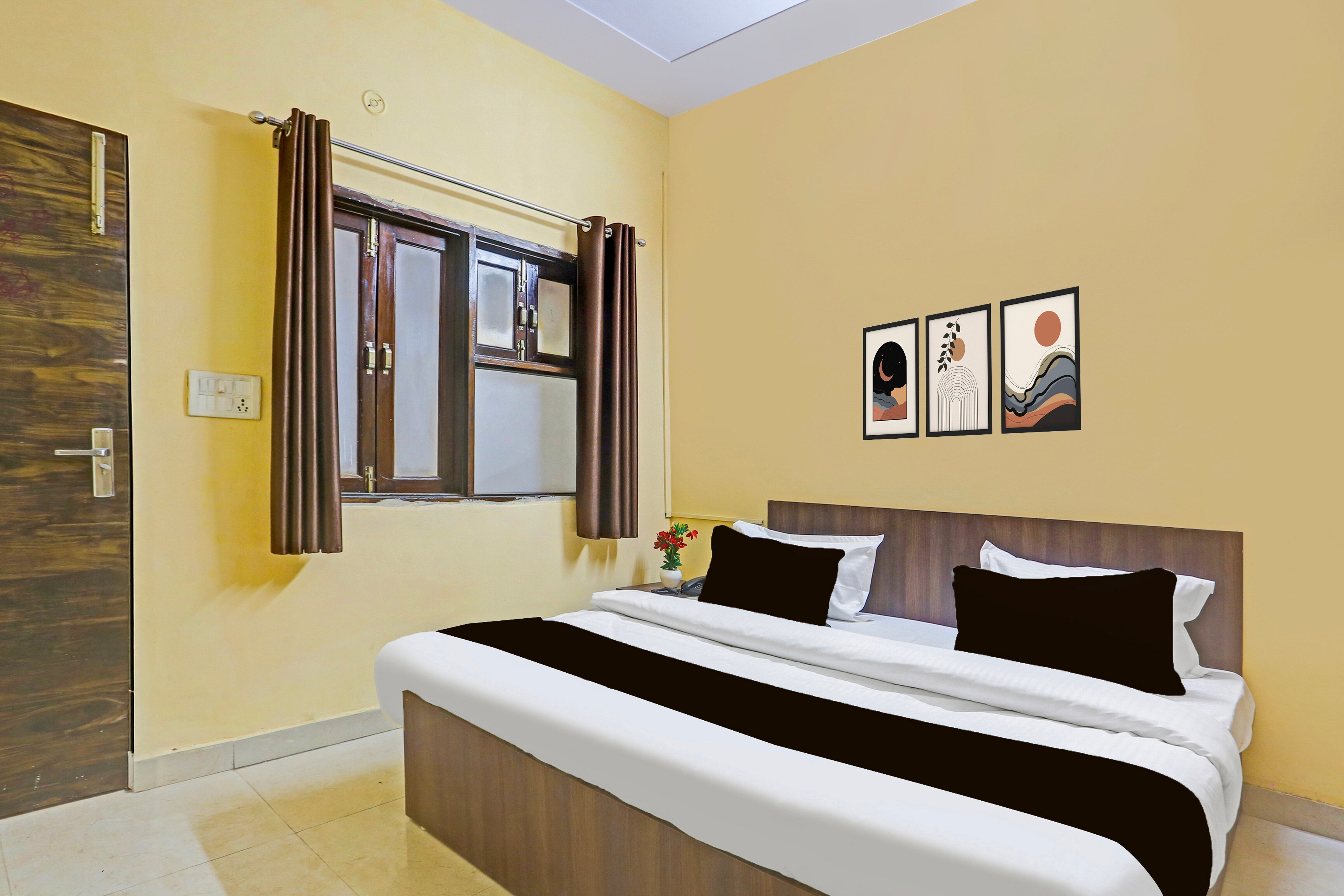 Super Hotel O Shalimar Bagh Max Hospital - Tap to explore photos