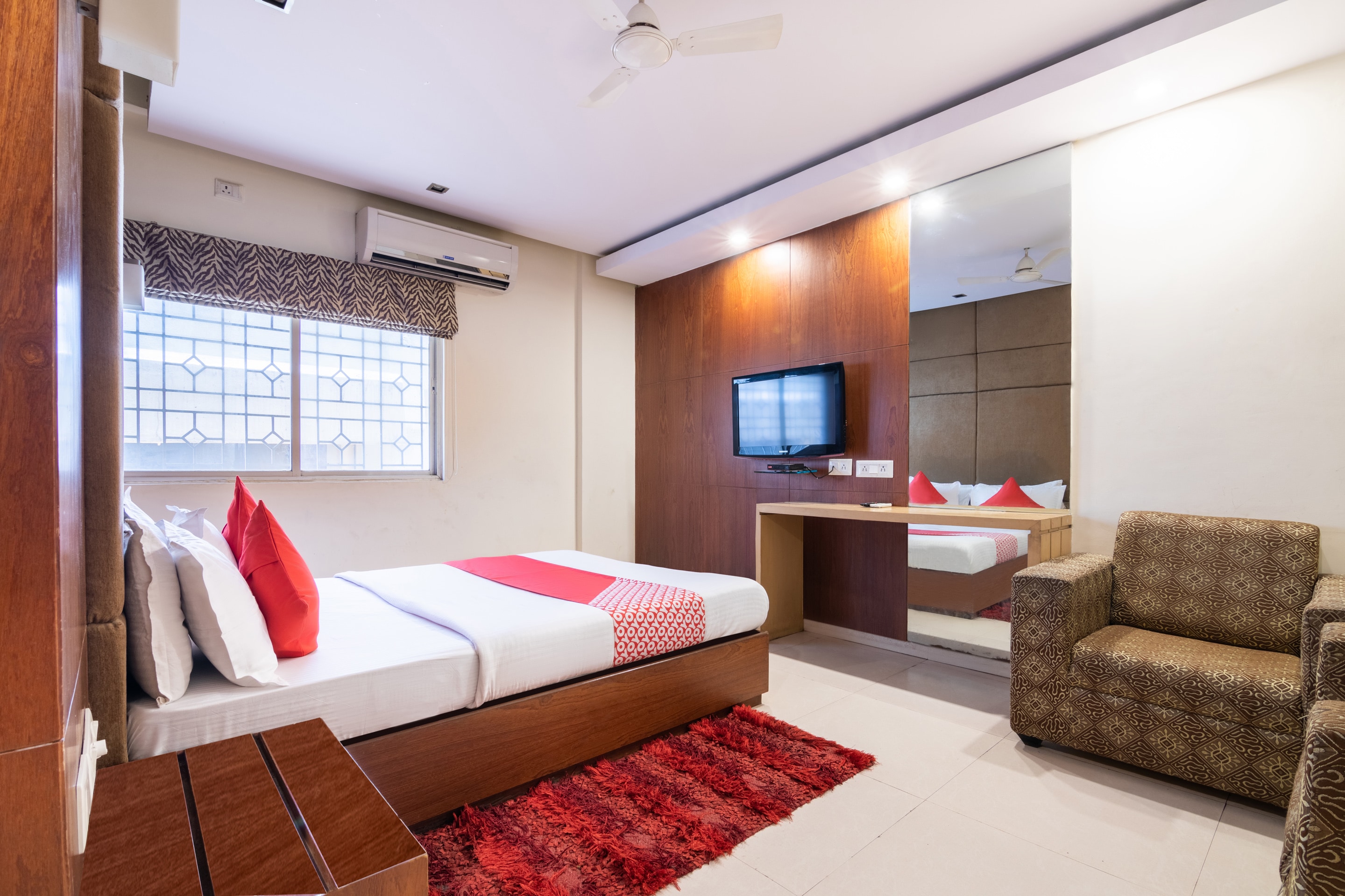 OYO Hotel King's 10, Near Snow City. - Tap to explore photos
