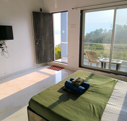 Lake View Room