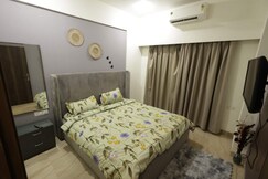 Vrindavriksh cozy artsy stay with balcony view, Vrindavan