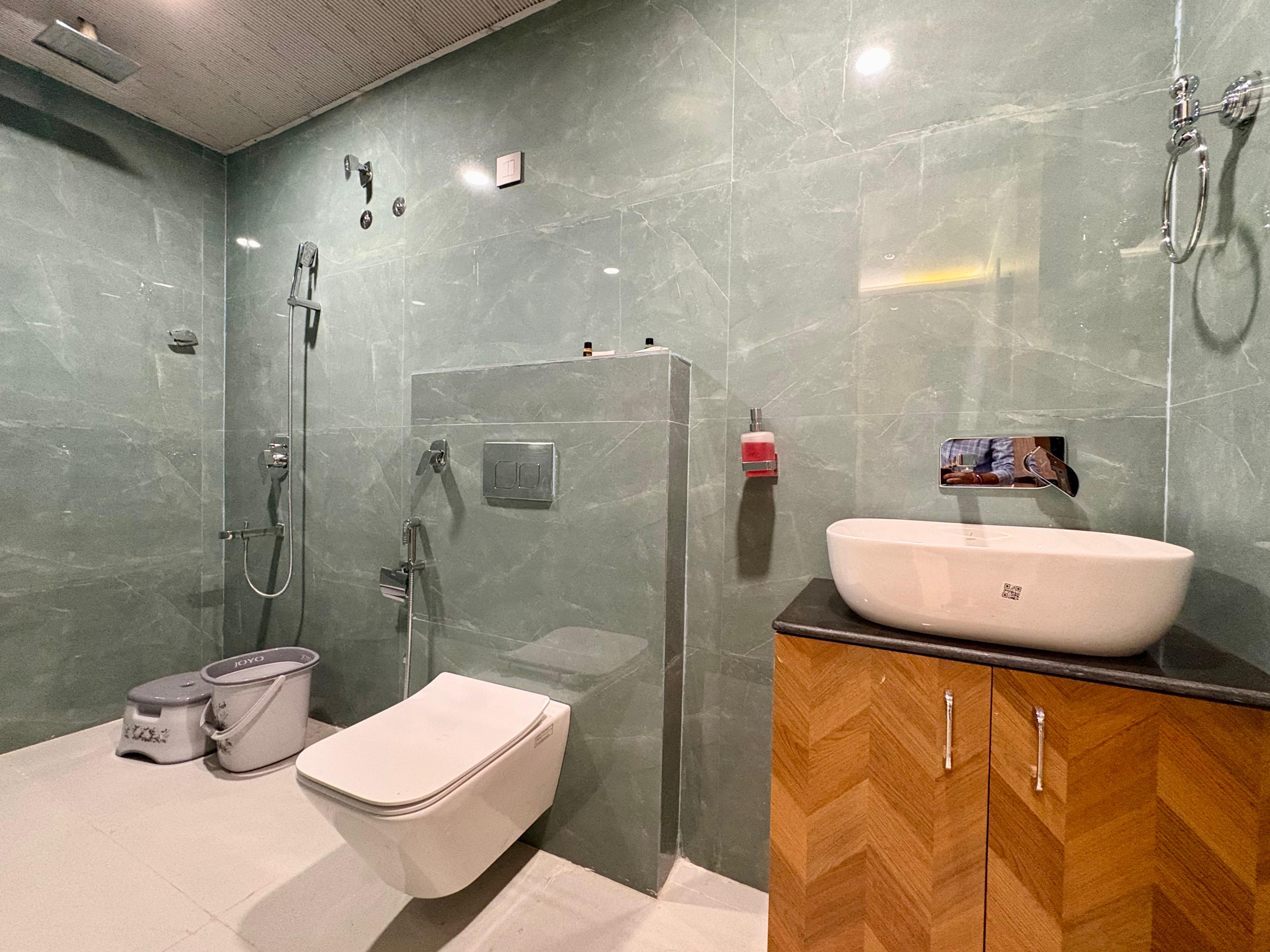 HOTEL SAROMA PORTICO - Tap to explore photos