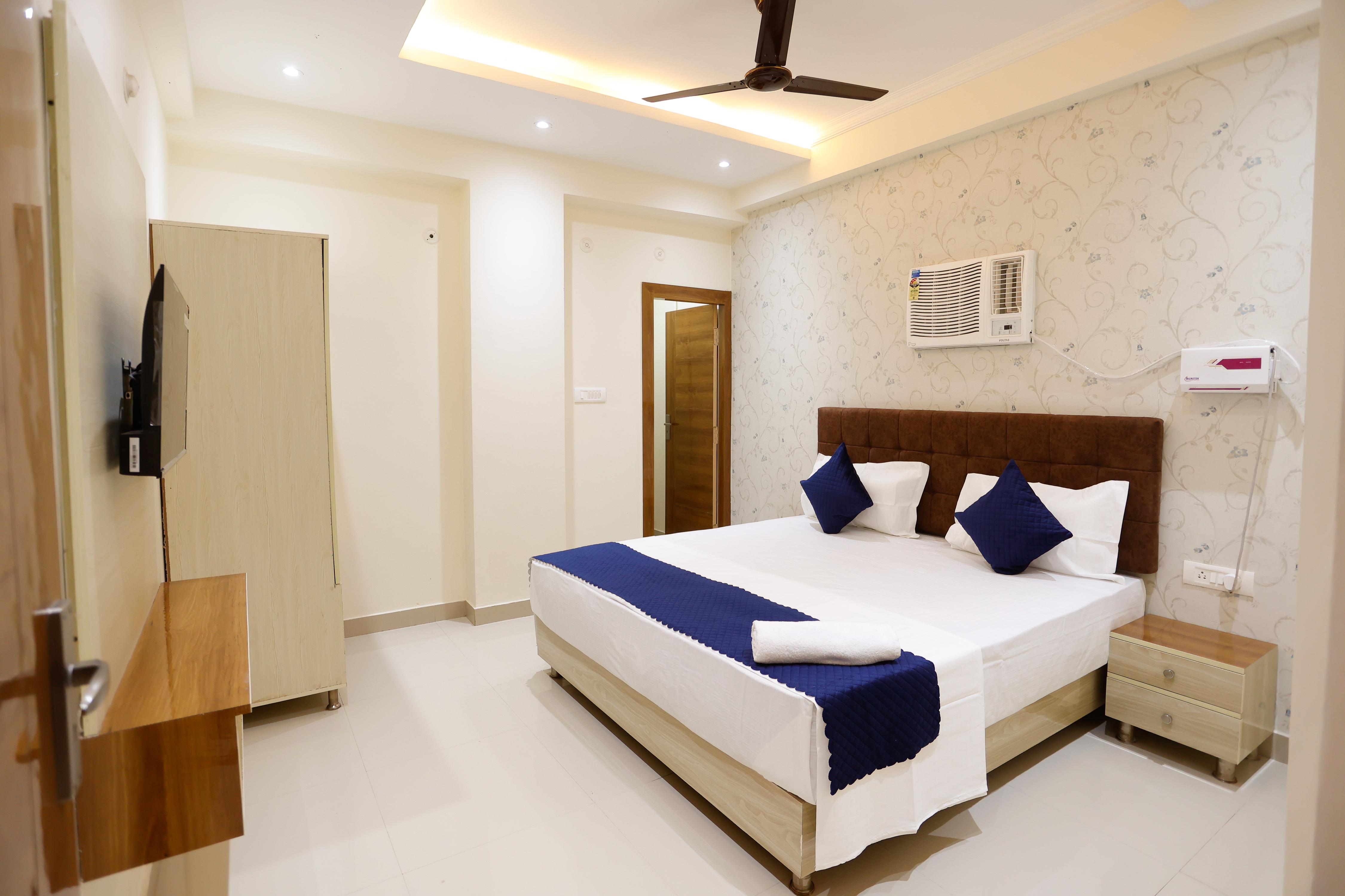 Carnival Stay-Premium 2BHK-2km Kashi temple-Family - Tap to explore photos