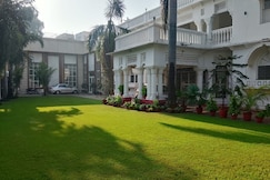 5 Bedroom Colonial Heritage Bungalow, Prayagraj