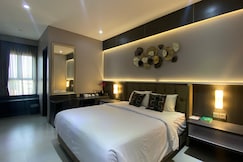 Collection O near RS Hermina Bekasi formerly Hotel Hartika Syariah, Bekasi