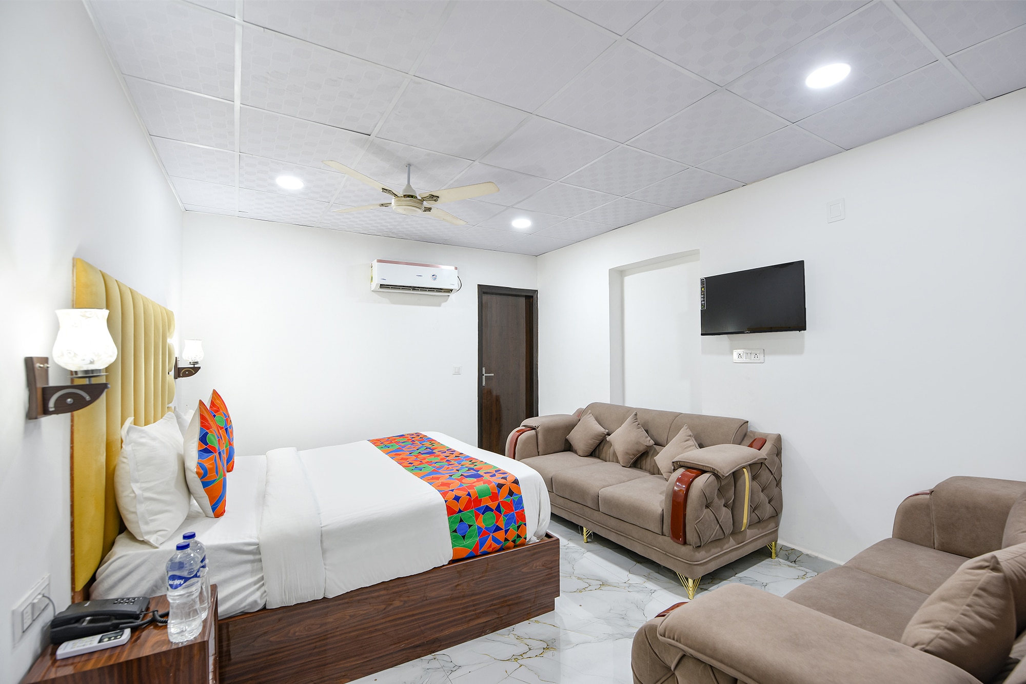 FabHotel Golden Key Inn Near Rajouri Garden - Tap to explore photos