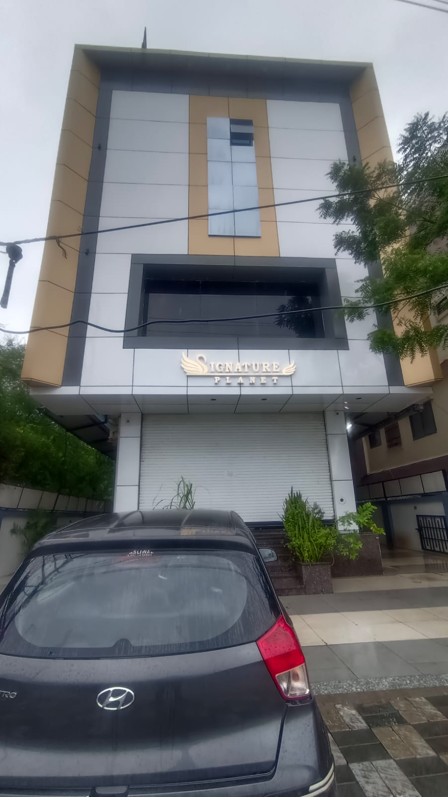 Madstays Signature Planet - Vijay Nagar Indore Madhya Pradesh - Tap to explore photos