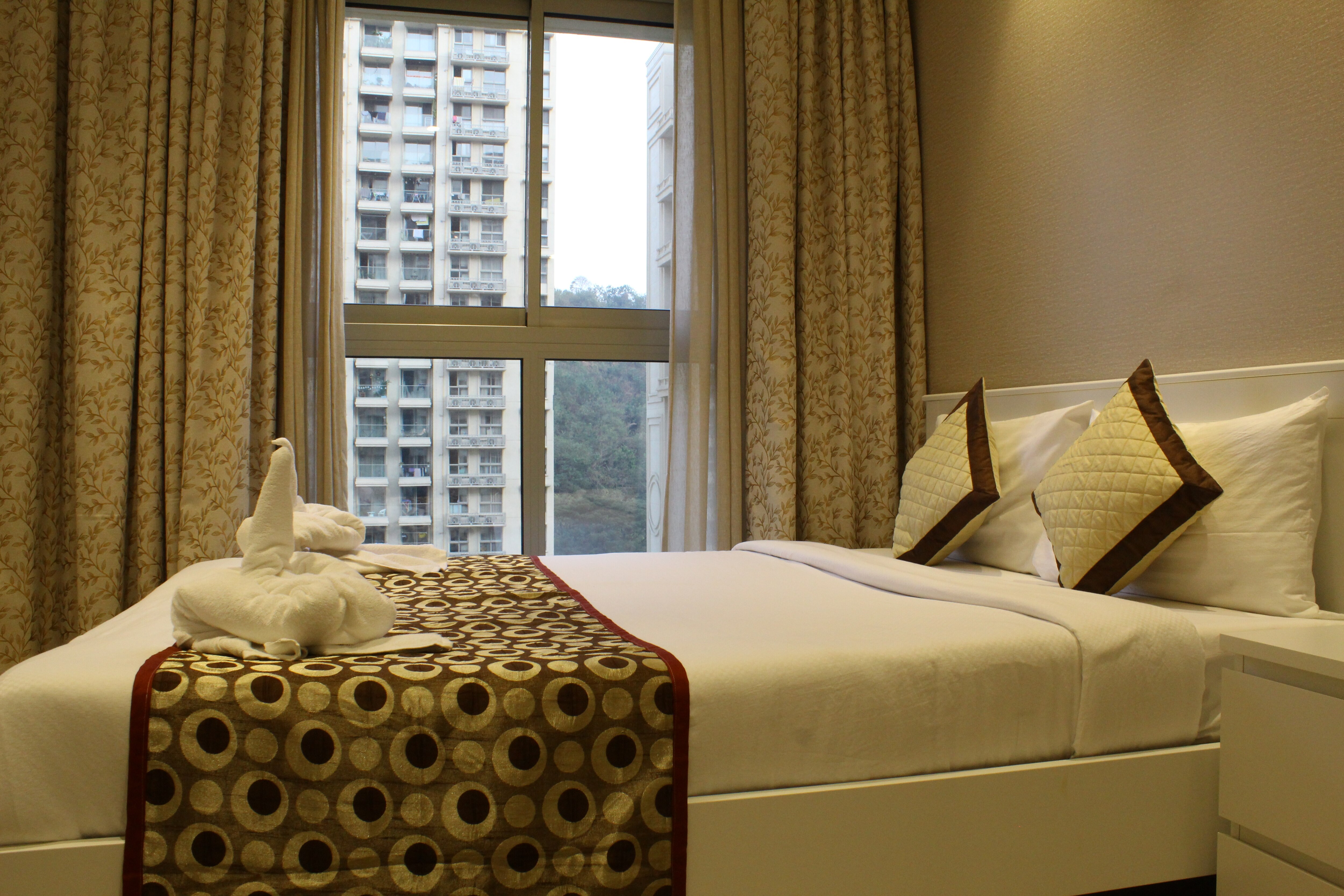 Maxxvalue Apartment Hiranandani Powai  RH1 - Tap to explore photos