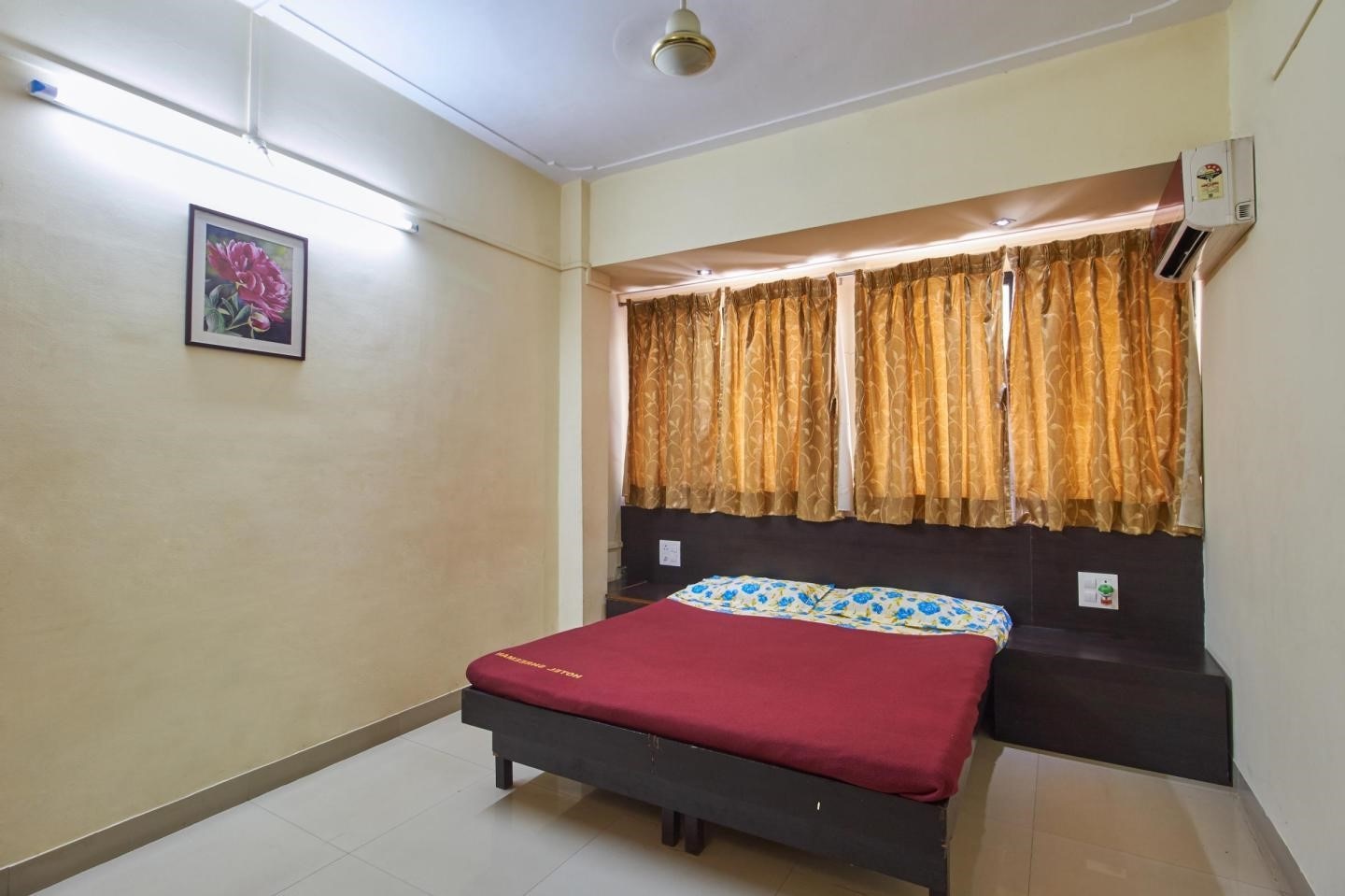 HOTEL SHREEMAN - Tap to explore photos