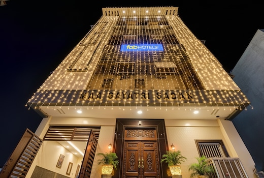 FabHotel Maa Gayatri Sadan - Nr. Pram Mandir / Shree Banke Bihari Temple