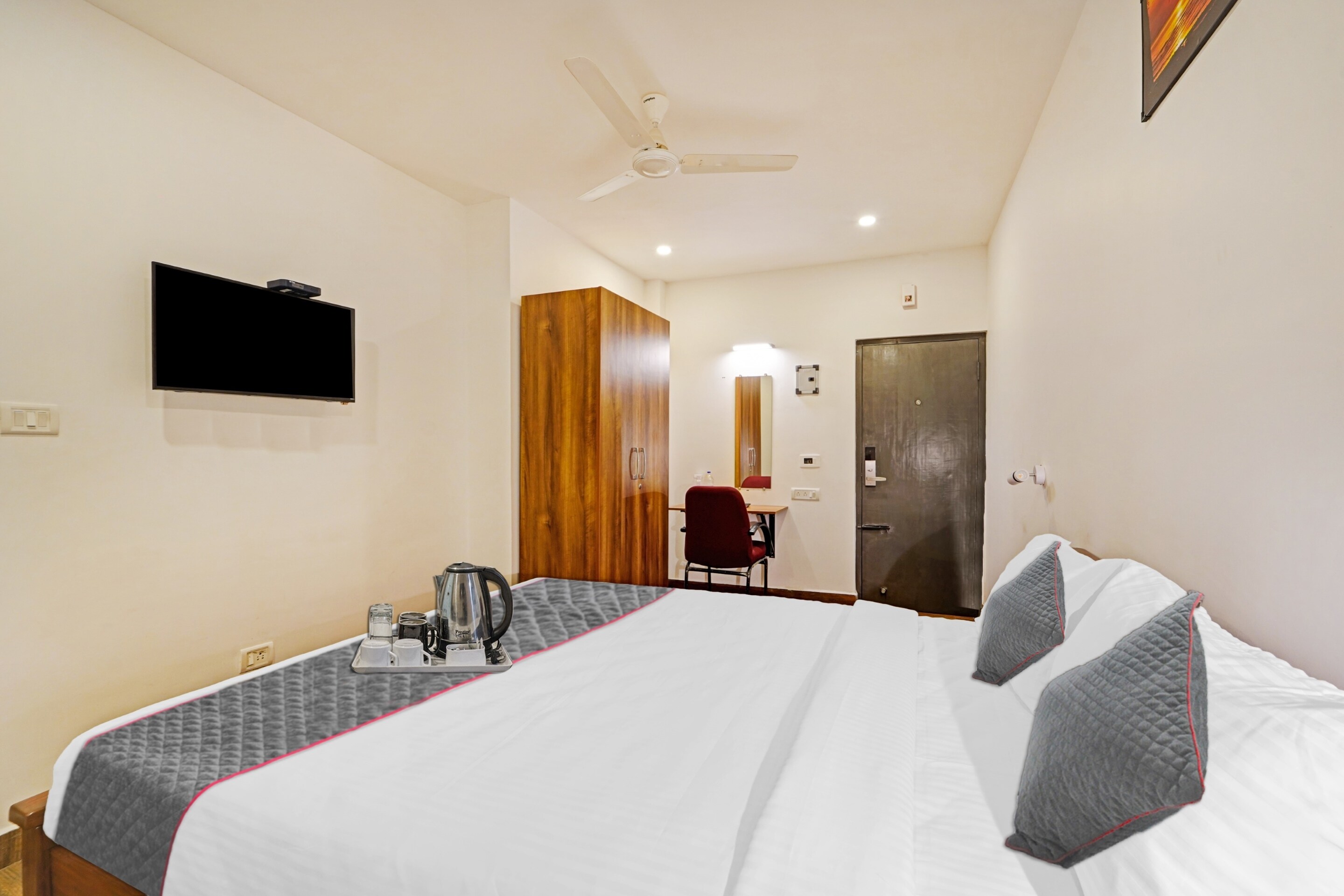 Super Townhouse ORCHID RESIDENCY Near T.Nagar - Tap to explore photos