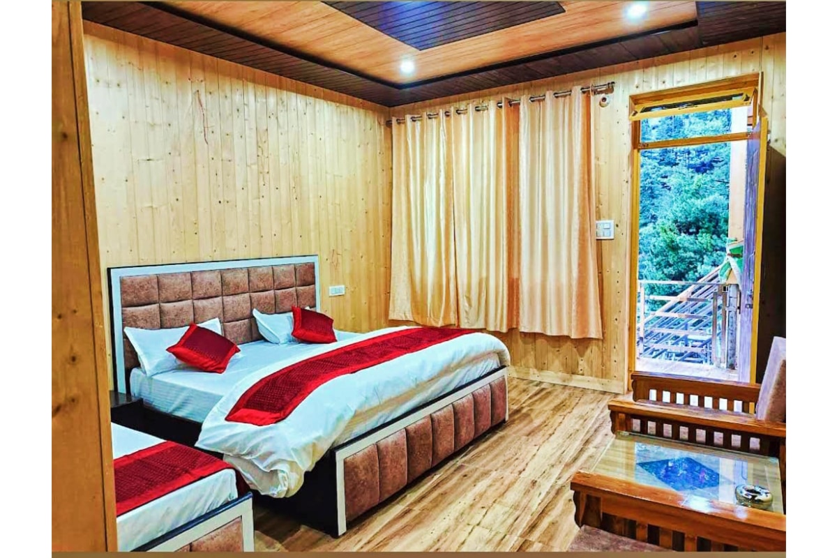 Hotel Shwetambara (1Min Walk to Gangotri Temple) - Tap to explore photos
