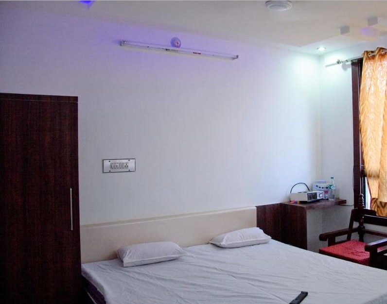 SHRI NARAYAN GUEST HOUSE & HOTEL - Tap to explore photos