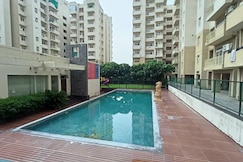 E Globe Spacious 2BHK City Retreat in Agra Society Pool Near Taj Mahal By Homeyhuts, Agra