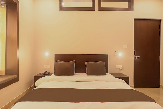 Super Townhouse Amaraa Farms Near LuLu Hypermarket