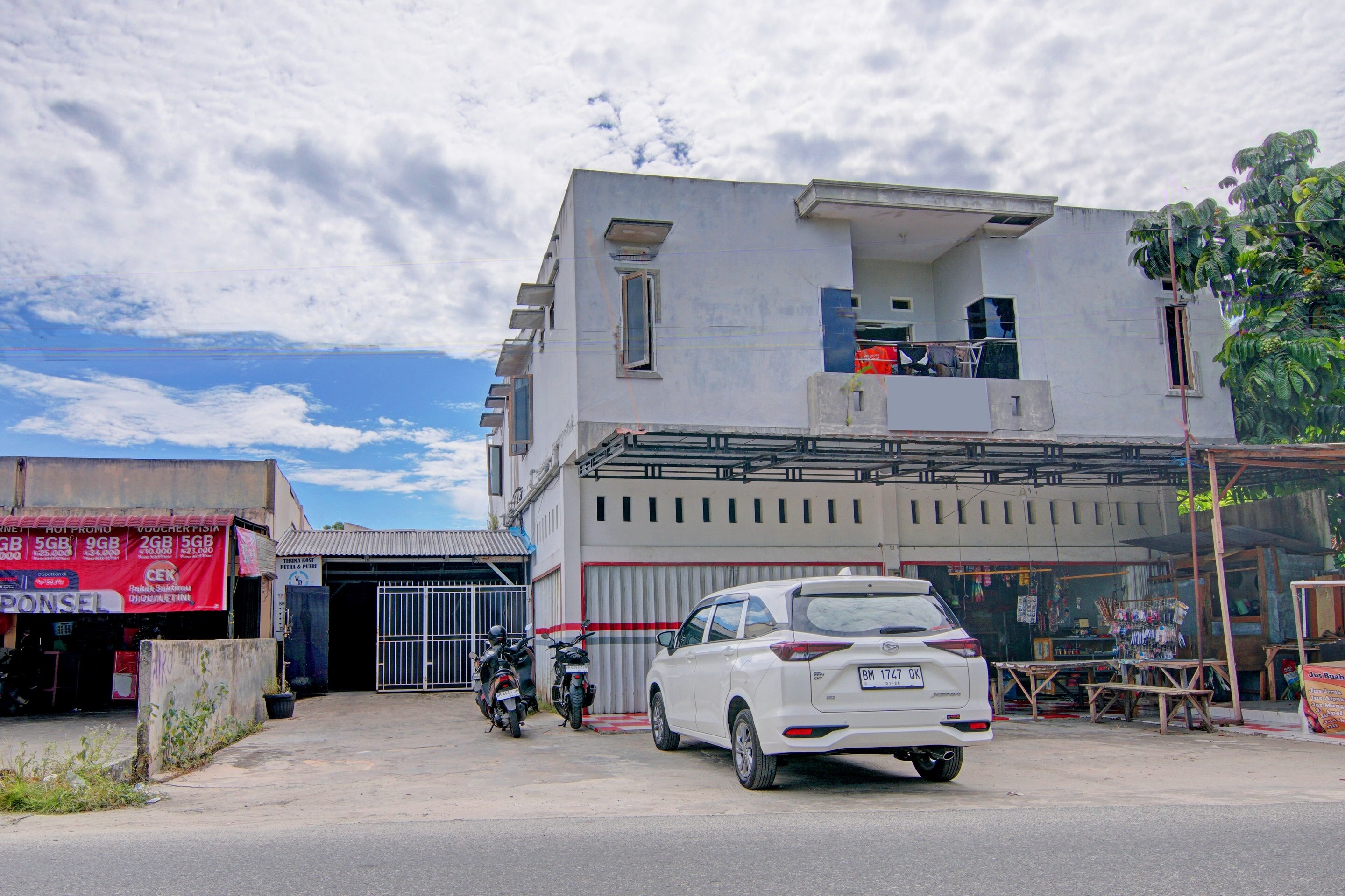 OYO 92872 Swakarya Guest House - Tap to explore photos