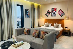 Jacuzzi Suite Room Private Terrace Garden, Indore