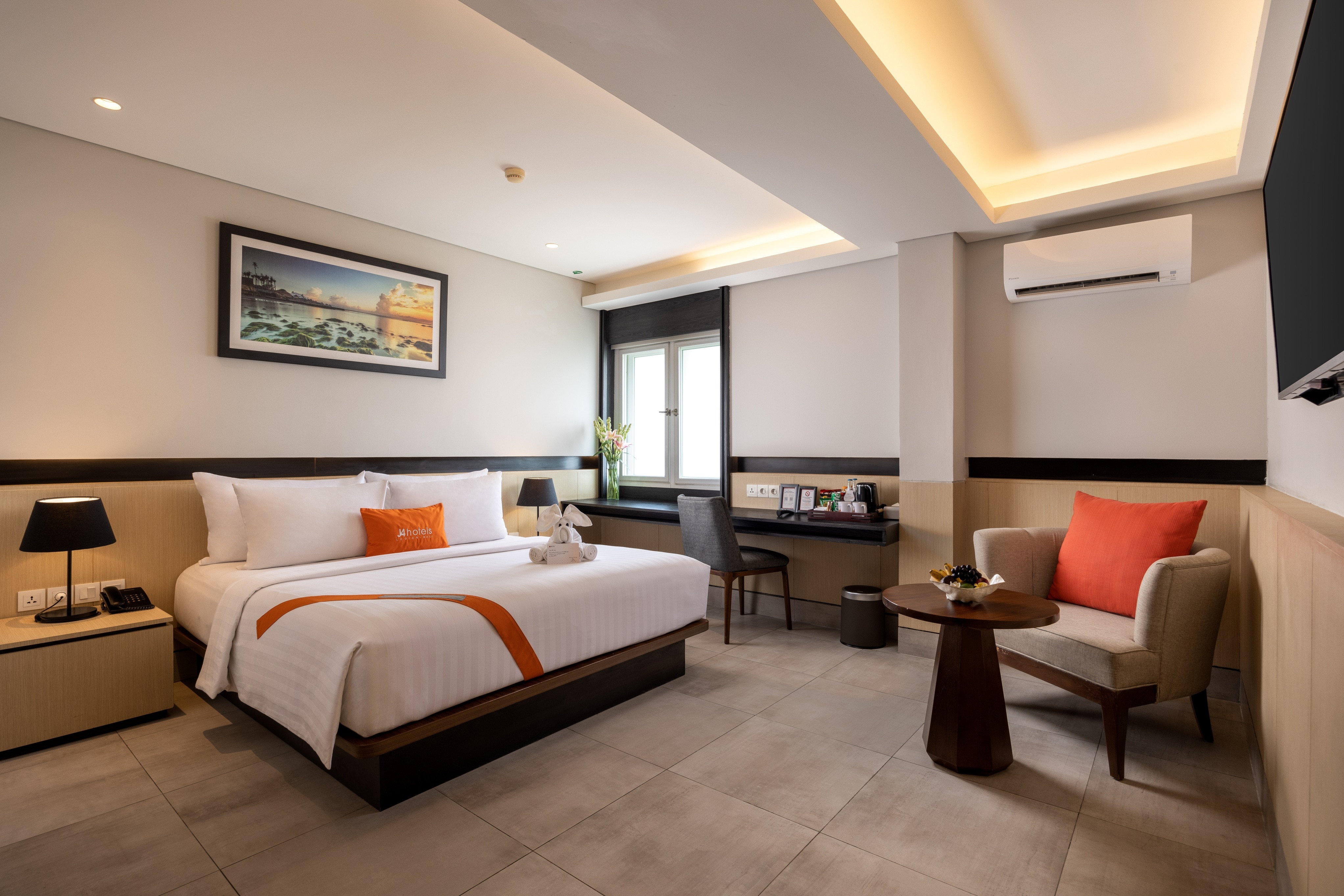 Hotel J4 Kuta Legian - Tap to explore photos