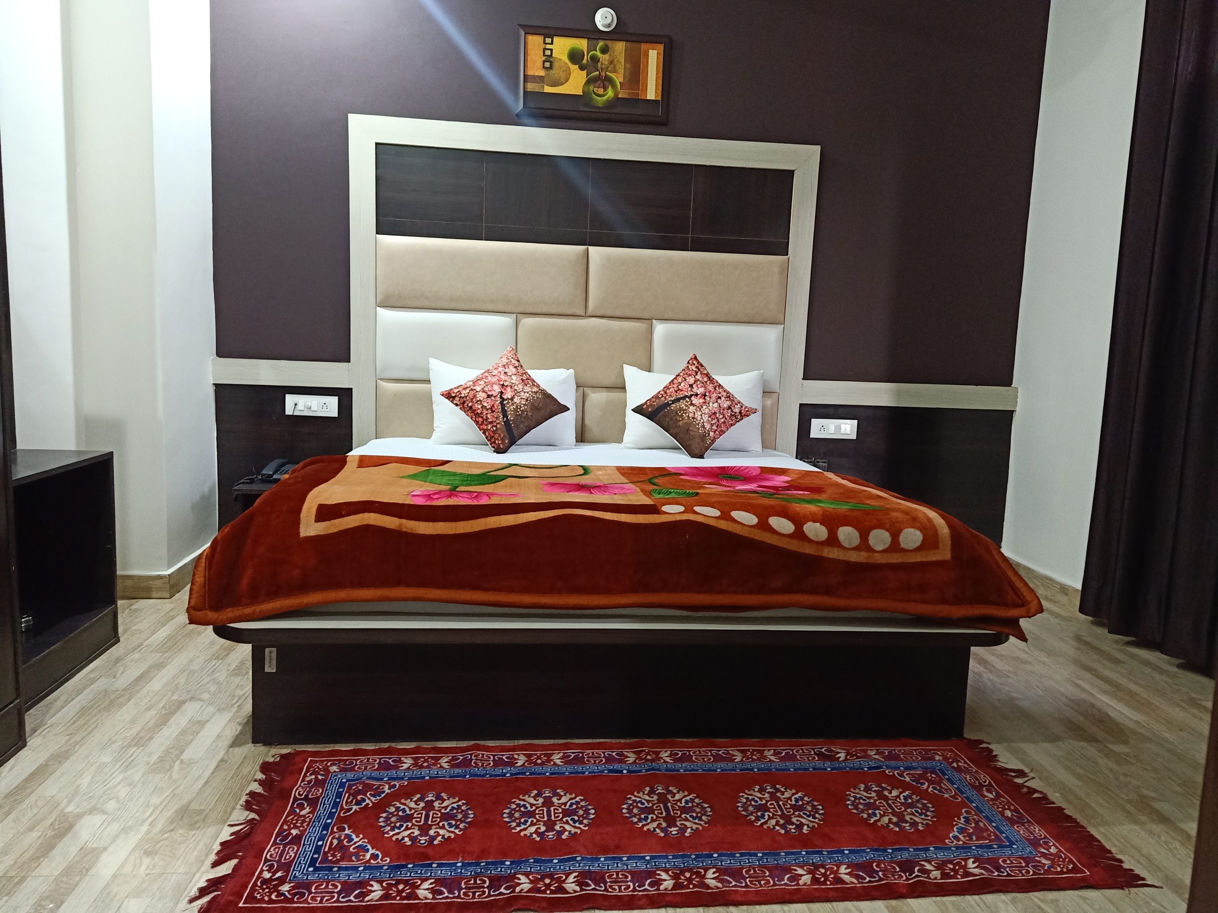 OM House Naddi - Tap to explore photos