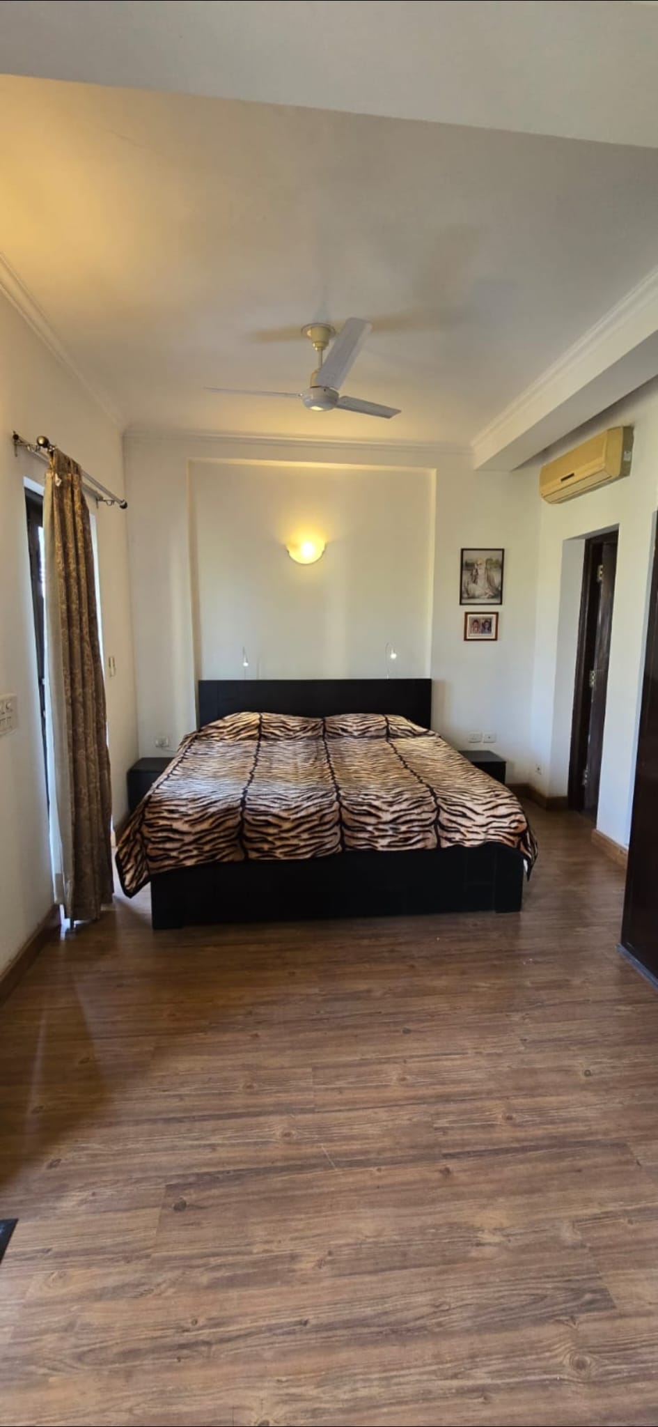 M3U studio apartment - Tap to explore photos