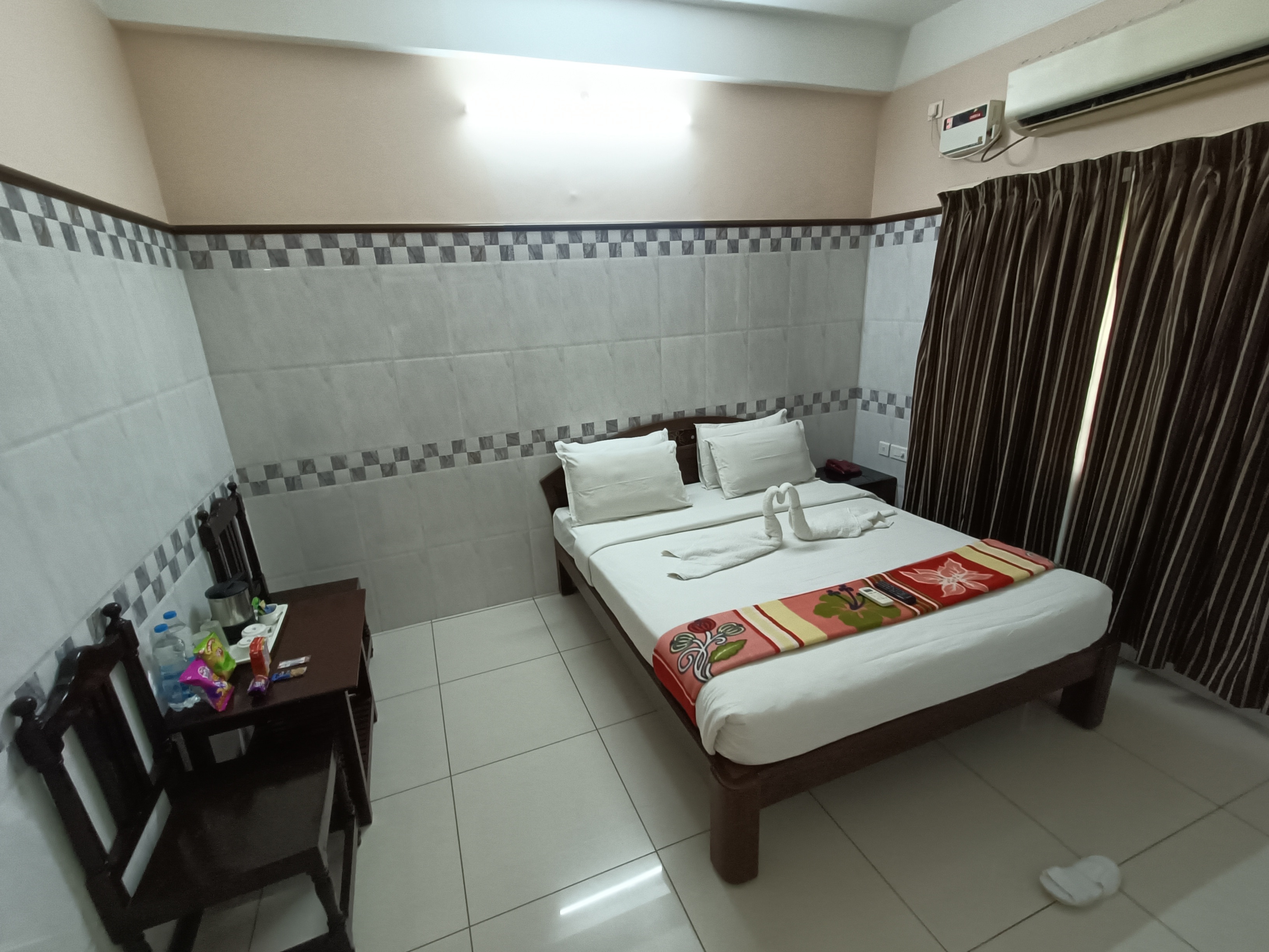Hotel Arunachala - Tap to explore photos