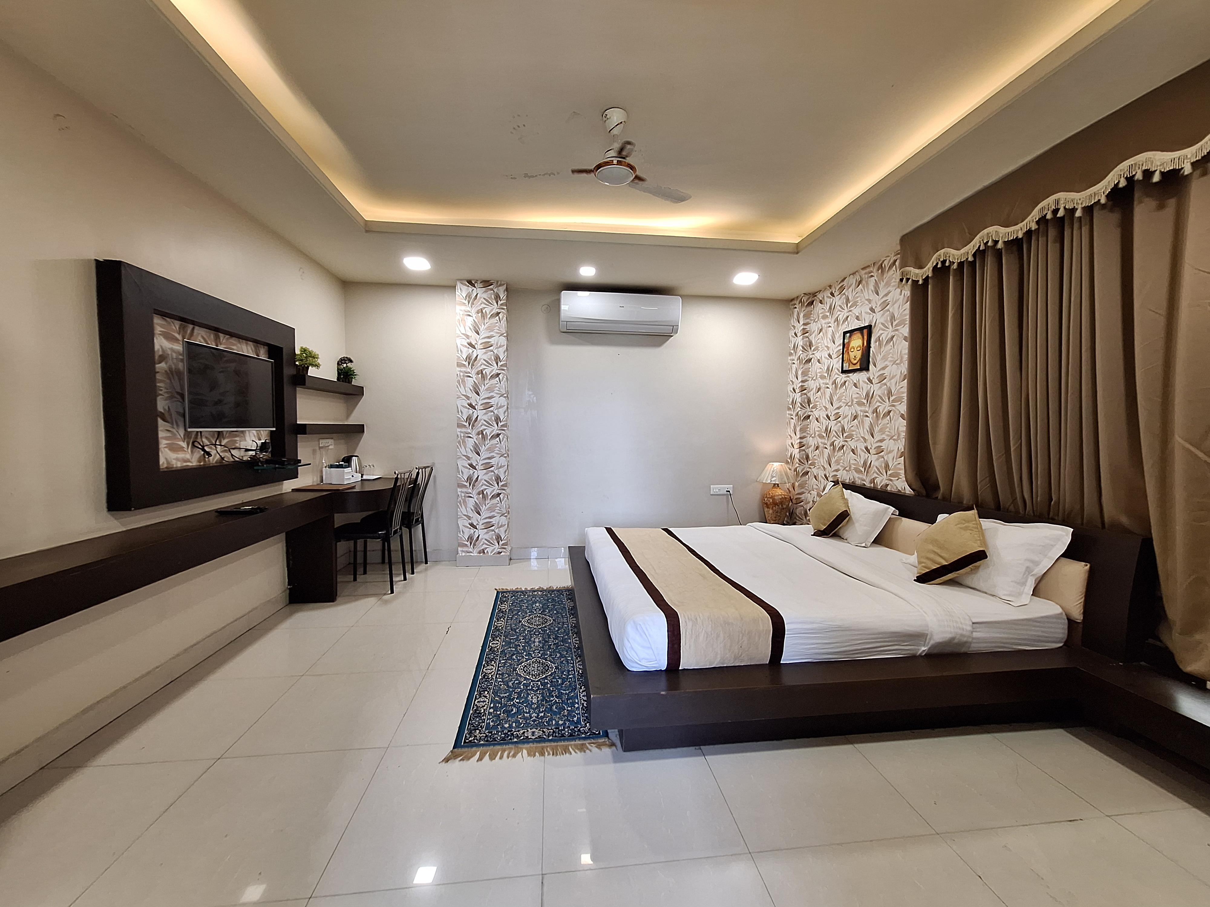 Hotel Mayur palace - Tap to explore photos