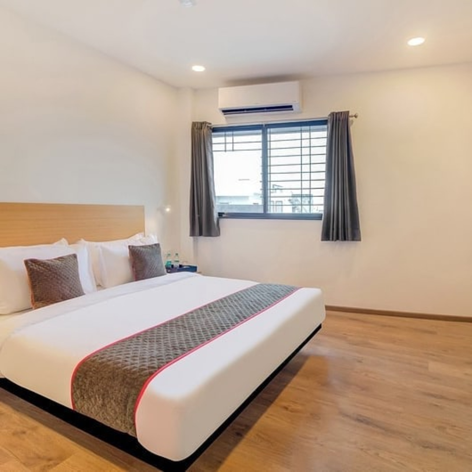Hotel Signature Inn 5