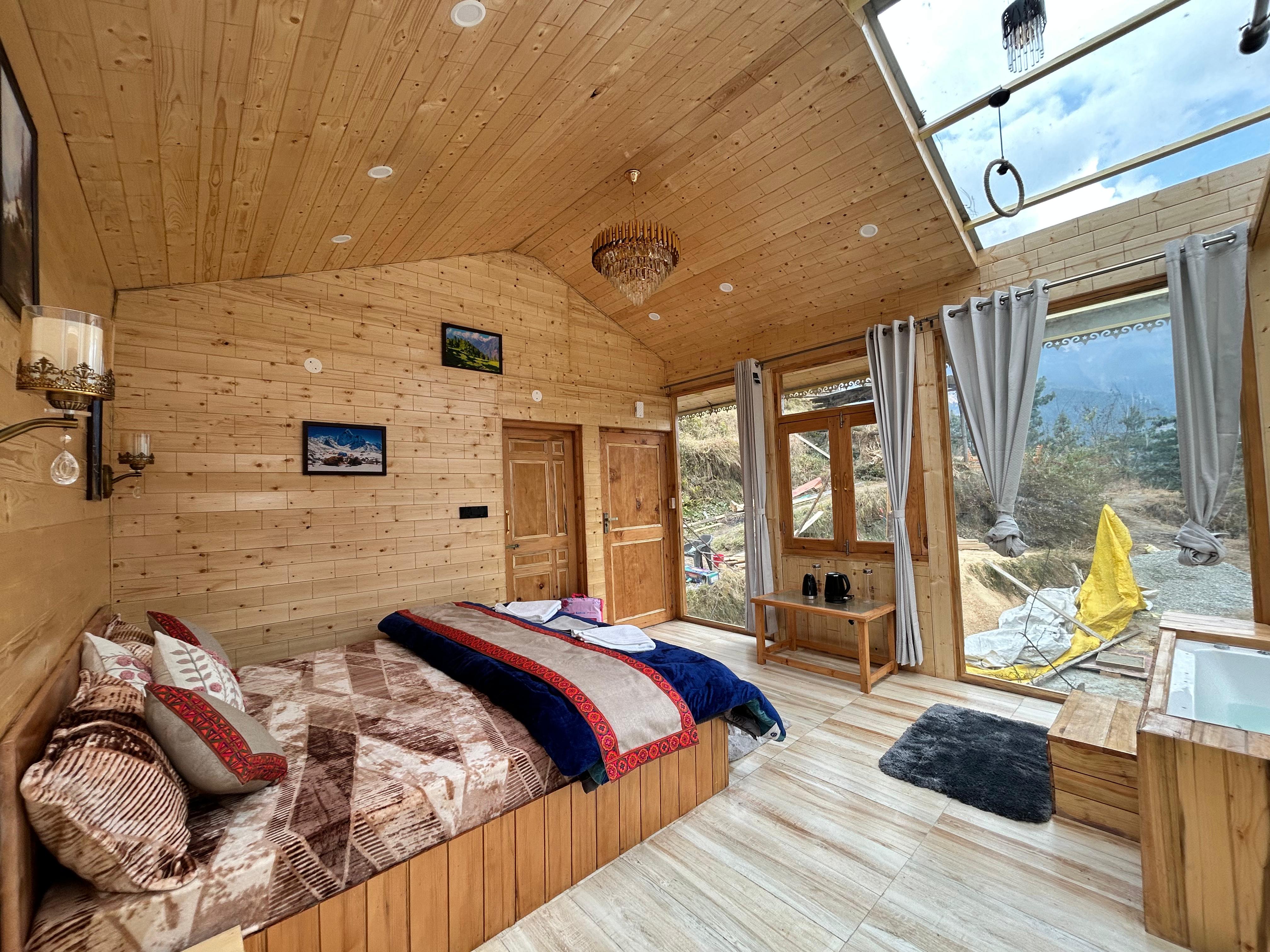 SkyHeaven Jacuzzi Treehouse - Tap to explore photos