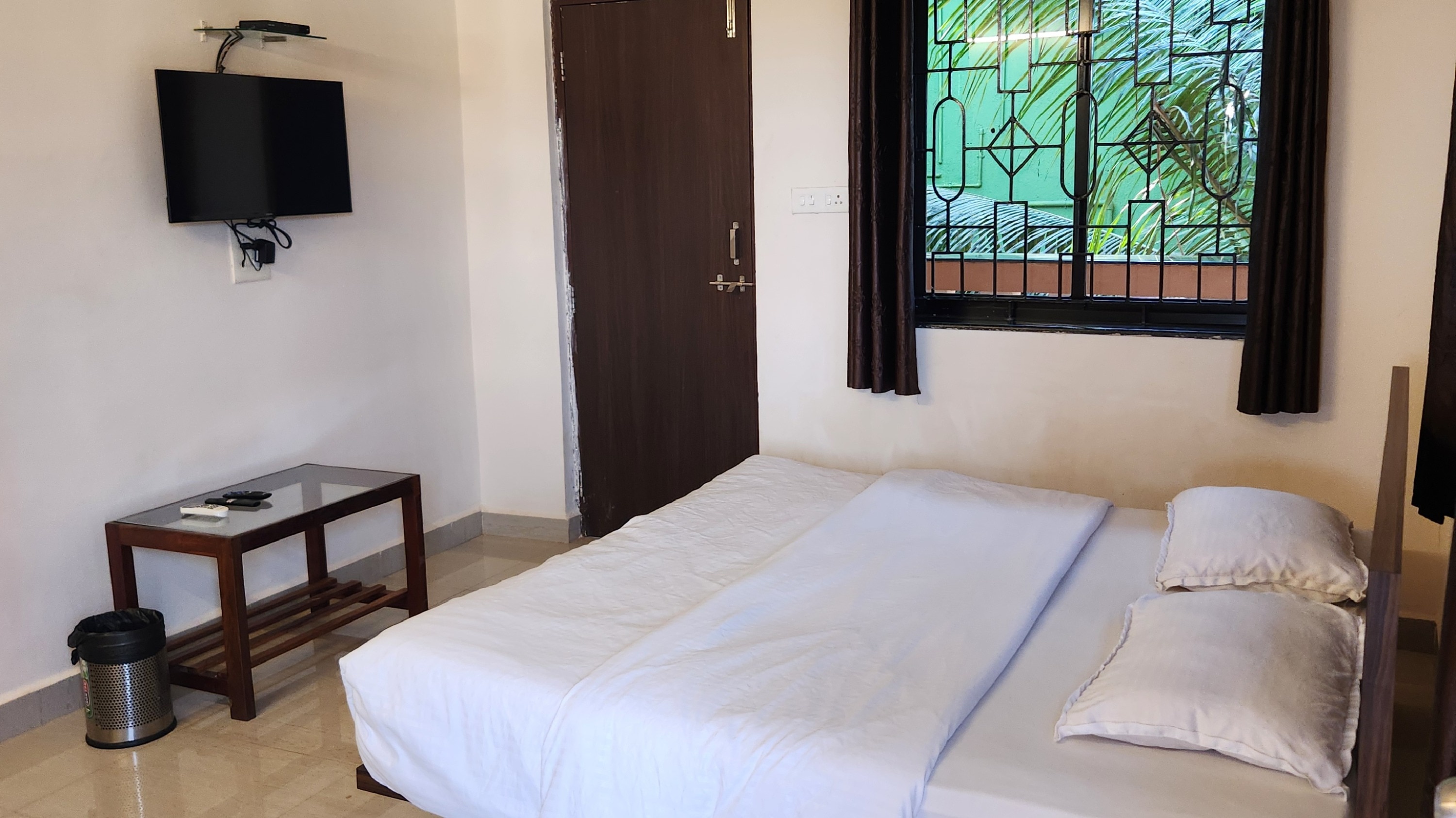 Sai Sharad Guest House - Tap to explore photos